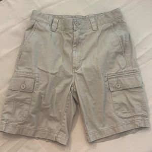 Roundtree & Yorke cargo shorts size 32W tan